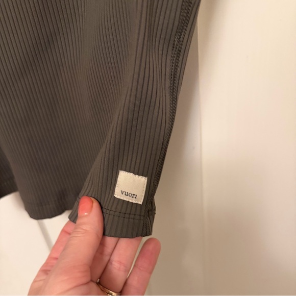 Vuori Rib Crop Tank Top Oregano Green Built in Bra - Picture 4 of 10